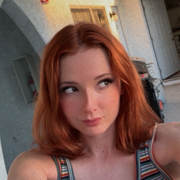 Meet your Posher, Carolyne - Picture 2 of 2